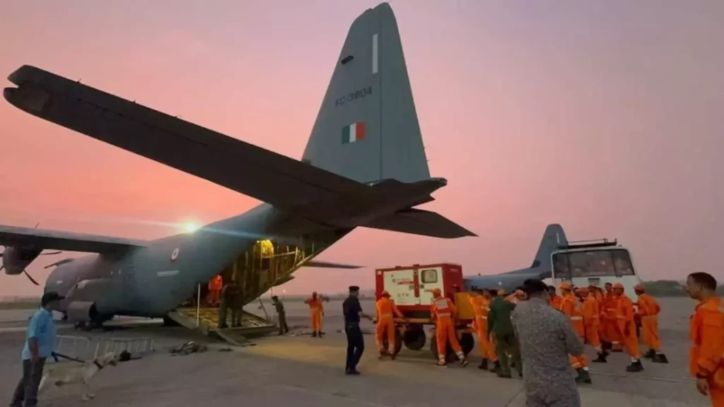 2037417-india-send-nepal-flood-relief