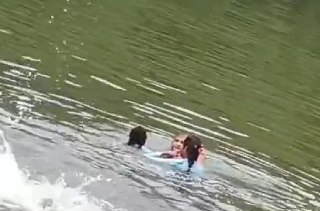 alwar-school-principal-girl-students-dam-viral-video