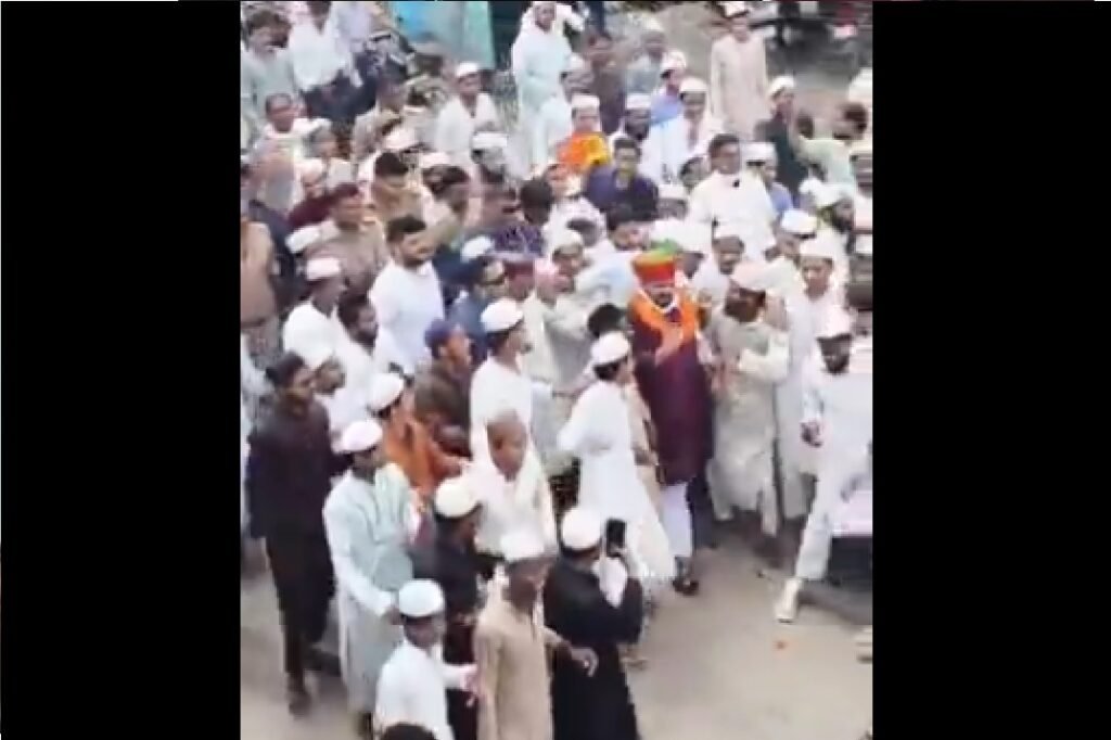 brij-bhushan-sharan-singh-madrasa-students-welcome-gonda-sher-aaya