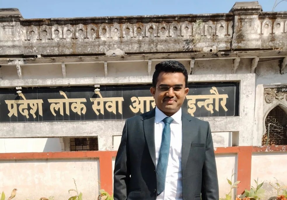 manoj-pal-mppsc-success-story-40-exams