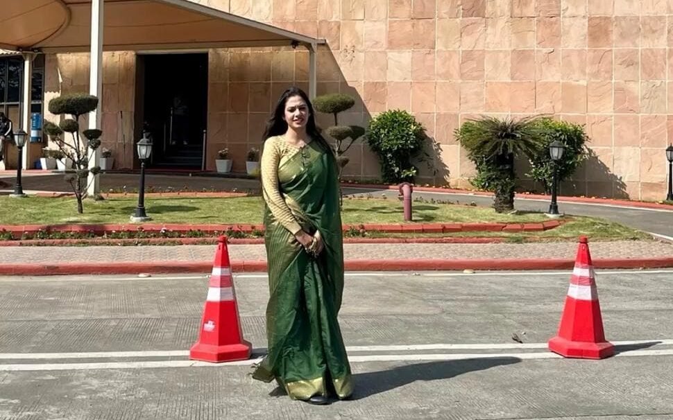 i46ljnus_fake-ias-trupti-singh-fraud_625x300_12_September_26